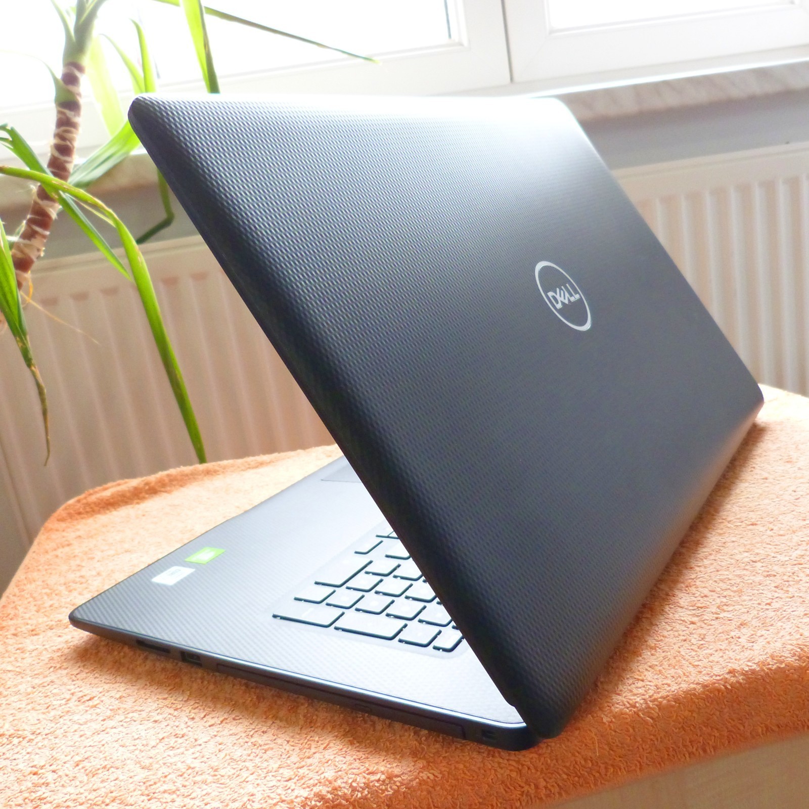 Dell 3793 Inspiron 17 inch FULLHD CARBON LOOK l 10GEN Core i7 SSD Windows 11