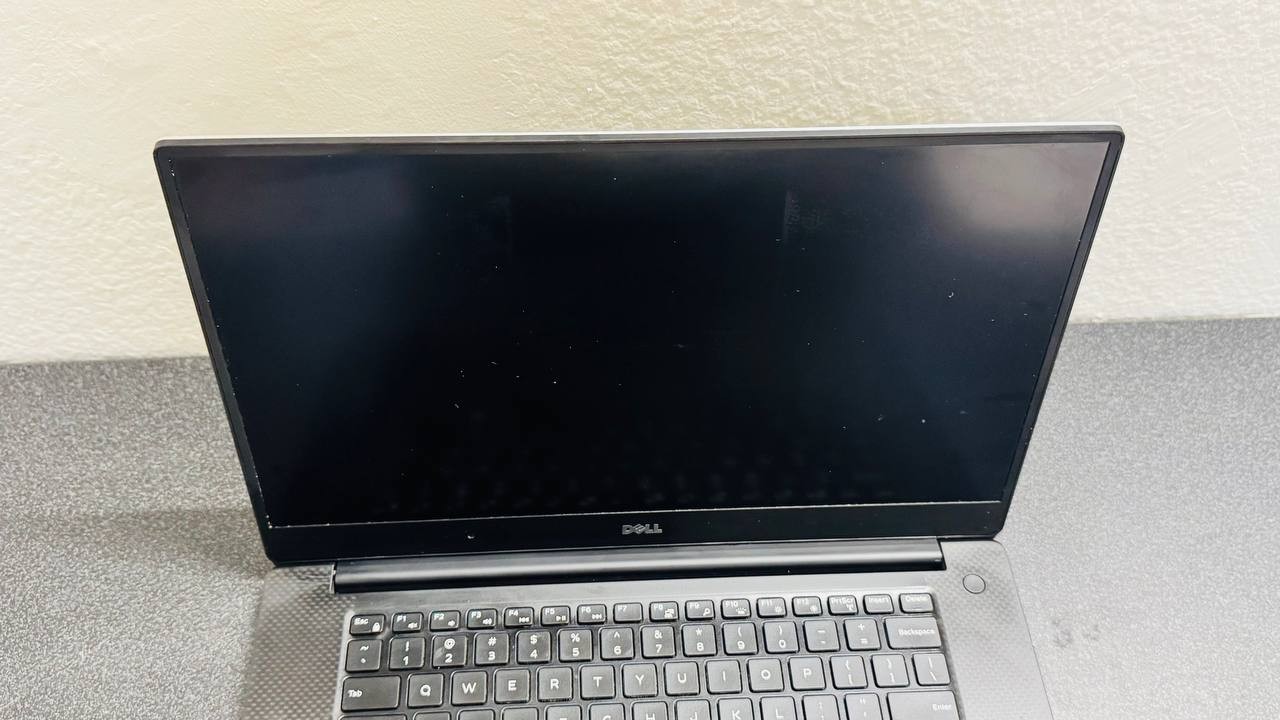 Dell XPS 15 16″ Core i5-7300HQ 2.5GHz 16GB RAM 512GB SSD