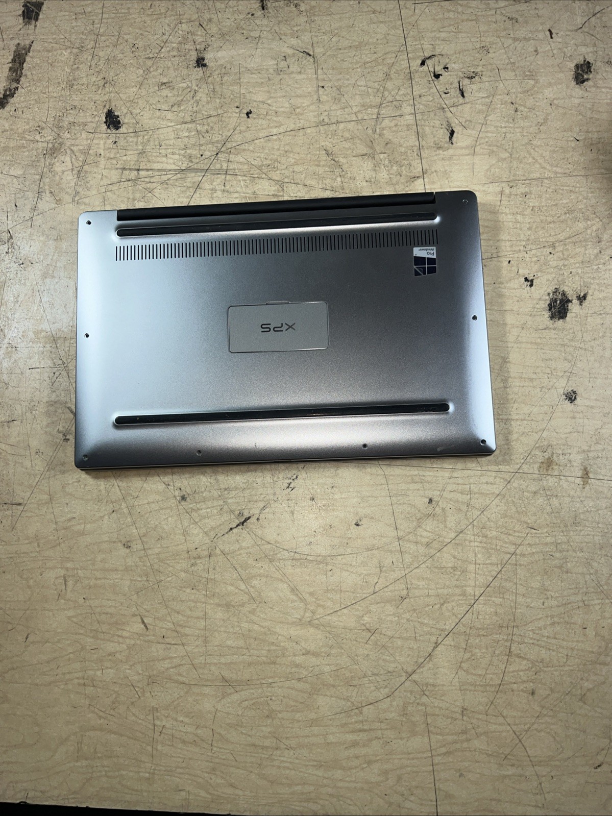 DELL XPS 13 9360 INTEL CORE I7-7560U 2.40GHZ 8GB RAM **NO HD/ NO CADDIE/ NO OS