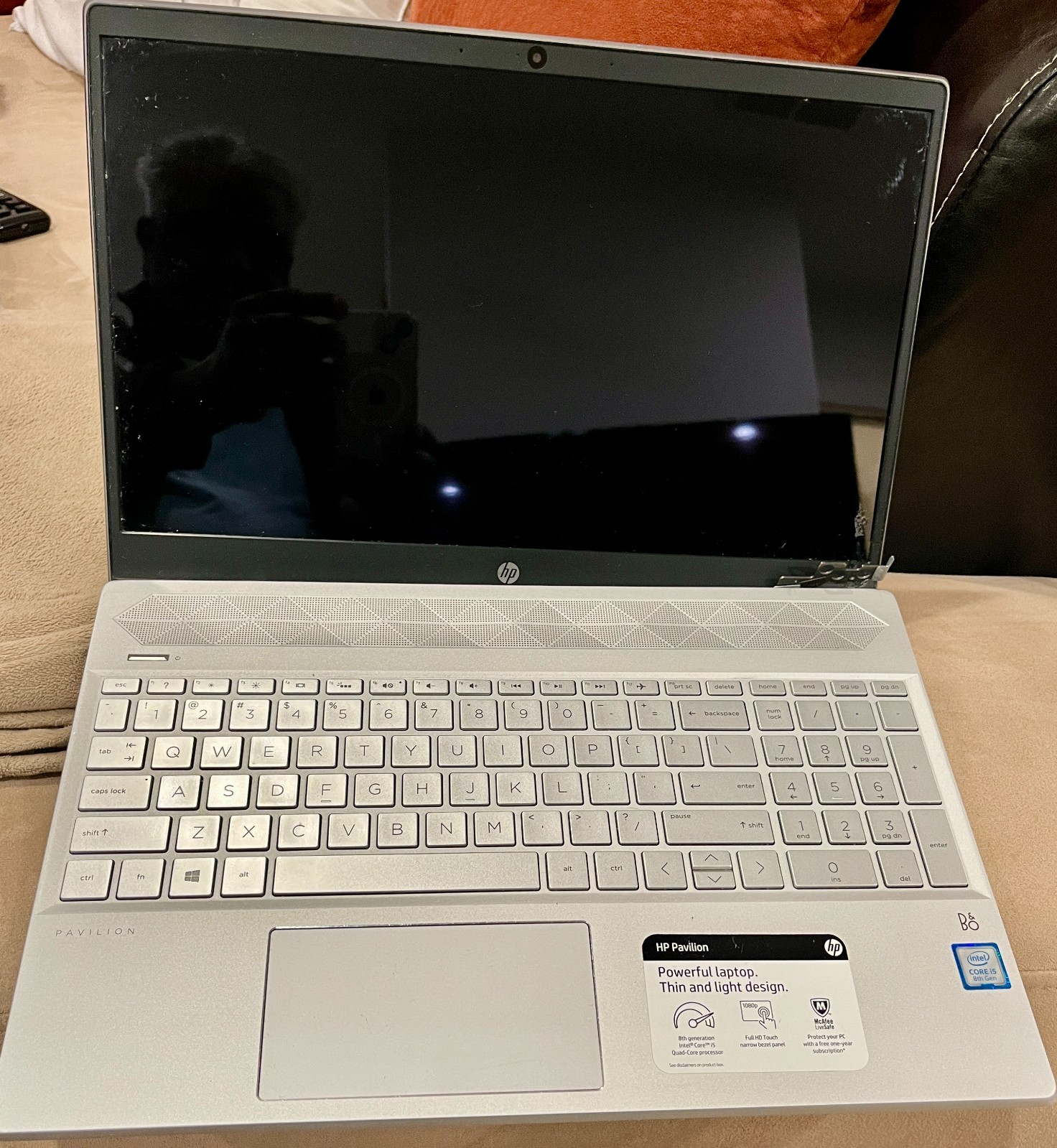HP Pavilion 15-cs1065cl Laptop Powers On Broken Hinges Parts or Repair