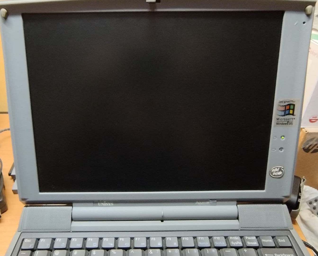 VINTAGE NOTEBOOK LAPTOP WINDOWS 95 UNISYS 32MB RAM FLOPPY CD MODEM FAX CARD PC