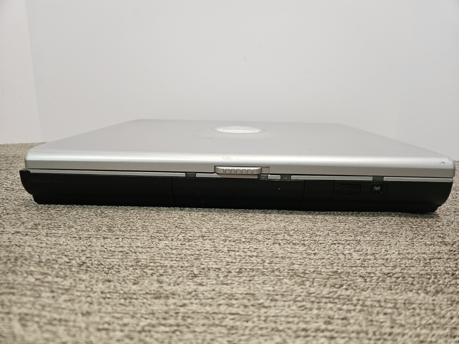Vintage HP Compaq Presario 2500 Pentium 4 512MB RAM 3.3GB HDD FOR PARTS ONLY