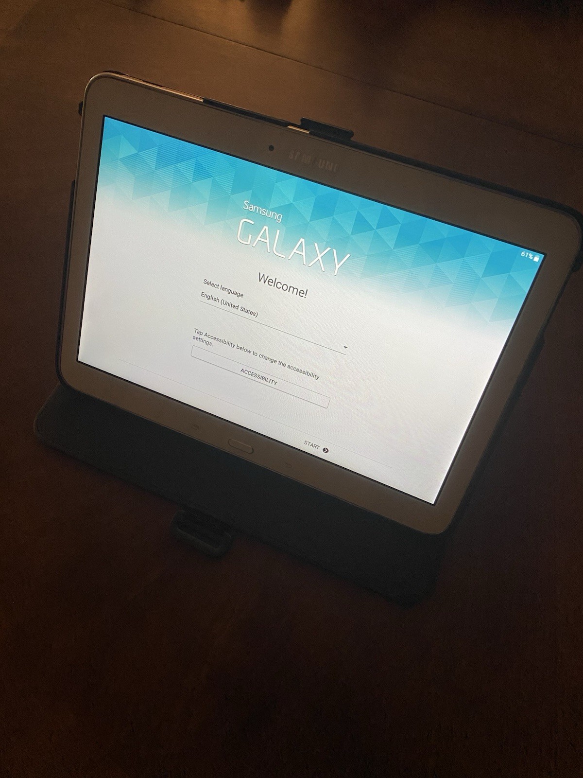 Samsung Galaxy Tablet White 10″ with Black Protective Case