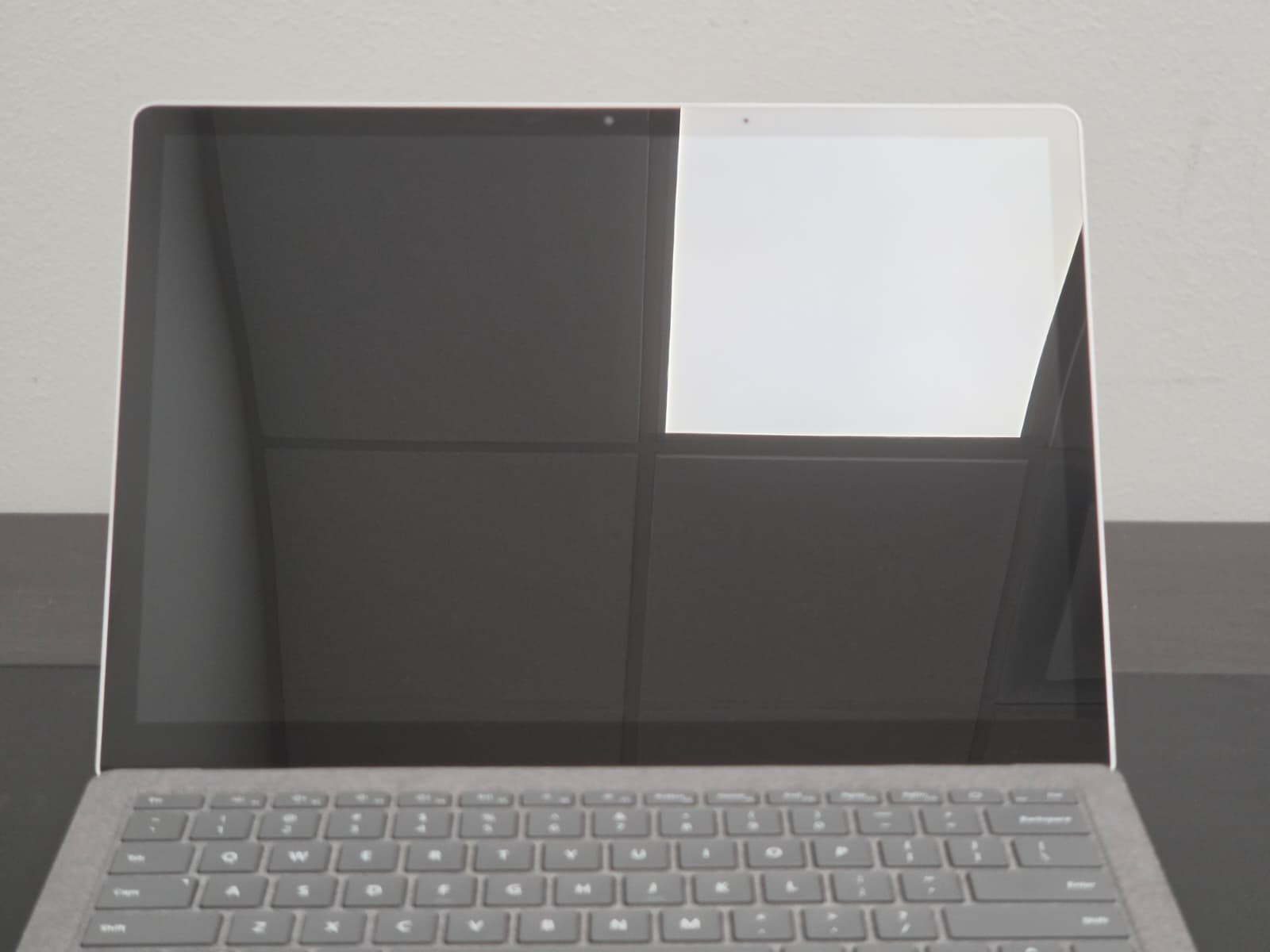Microsoft Surface Laptop 4 13.5″ Ryzen 5-4680U 16GB Ram 256GB SSD Win 11 Pro