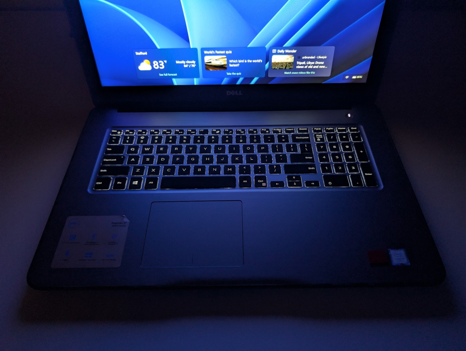 17″ DELL INSPIRON 5767 | i7-7500U 16GB RAM 256GB SSD | FHD AMD Radeon R7 Backlit