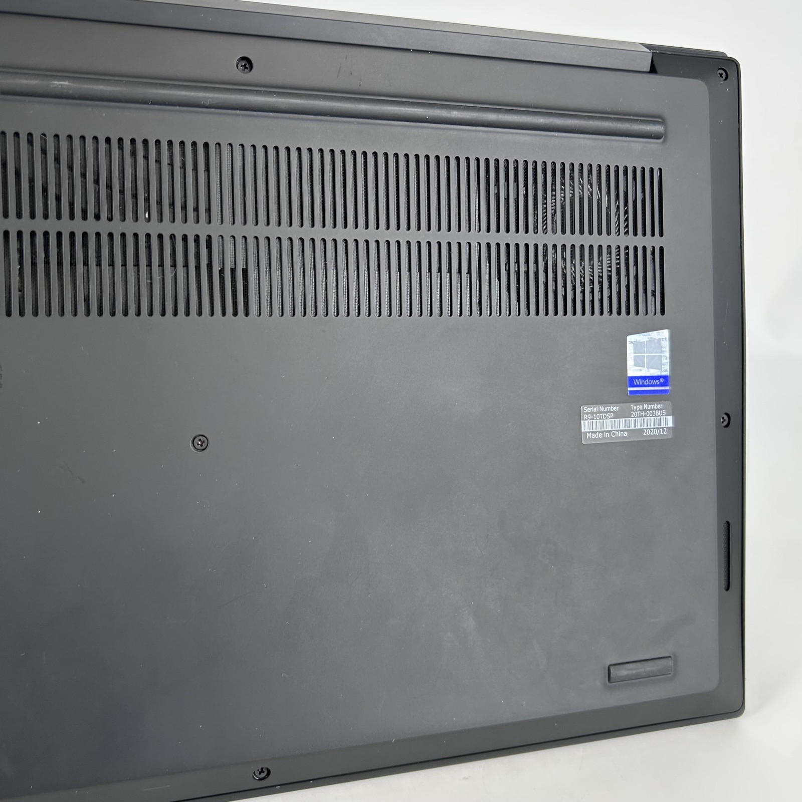 Lenovo ThinkPad P1 Gen 3 15 FHD i7-10850H 2.70GHz 32GB 512GB Quadro T2000 Max-Q