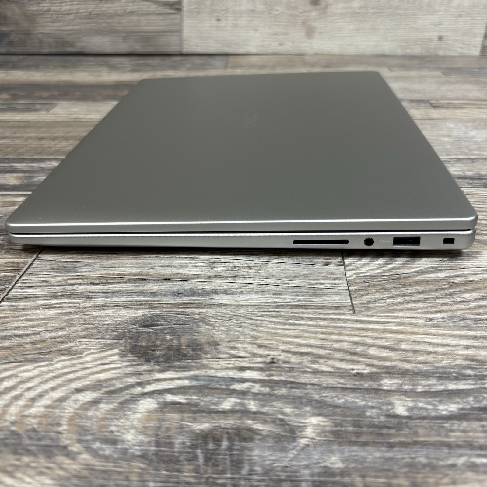 Dell 14 DC14250 14″ Core 7 150U 1.8GHz 16GB RAM 1TB SSD Open Box