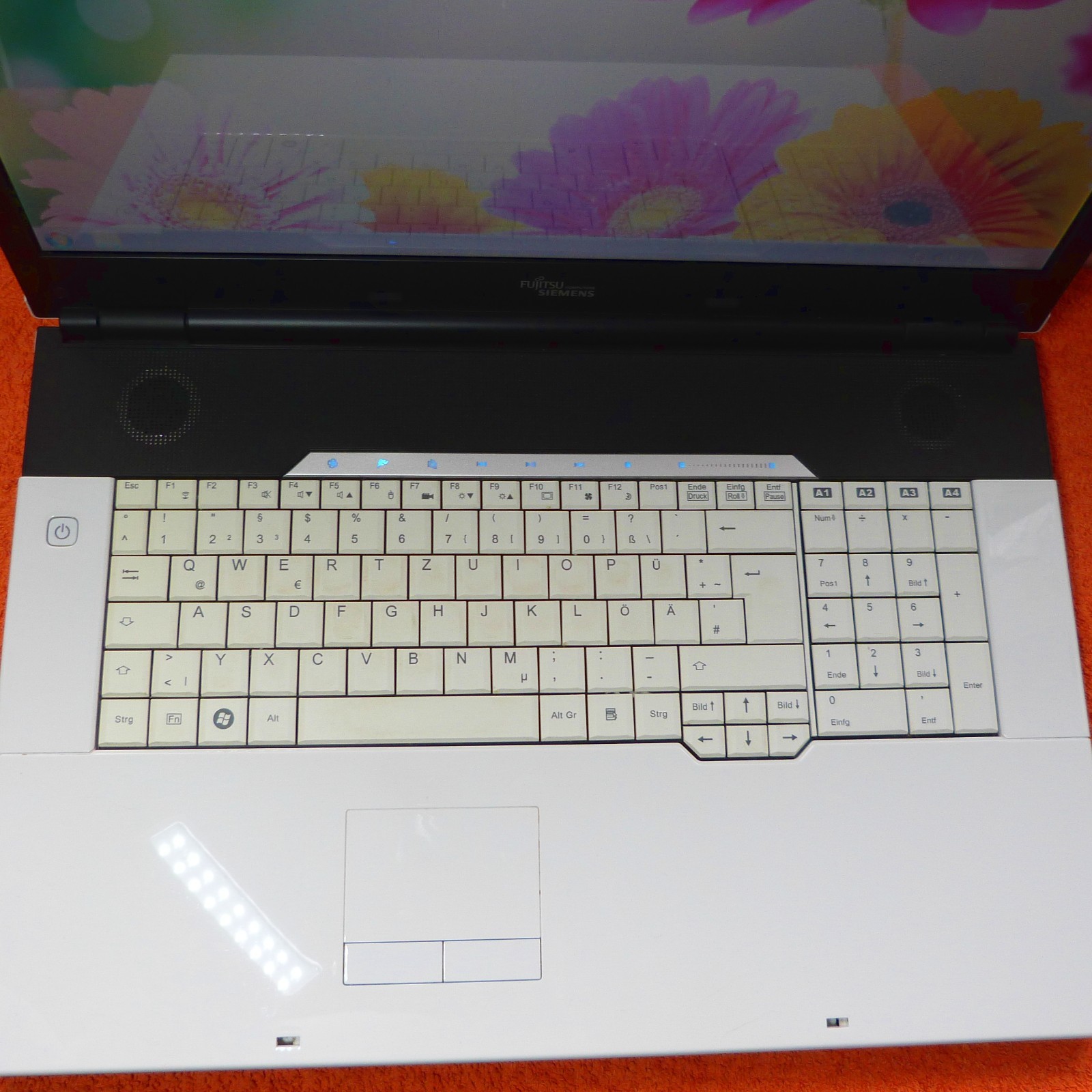 Siemens Xi3650 Multimedia 18″ l 1TB SSD Windows 7 l 8GB RAM NEW DVDRW HDMI