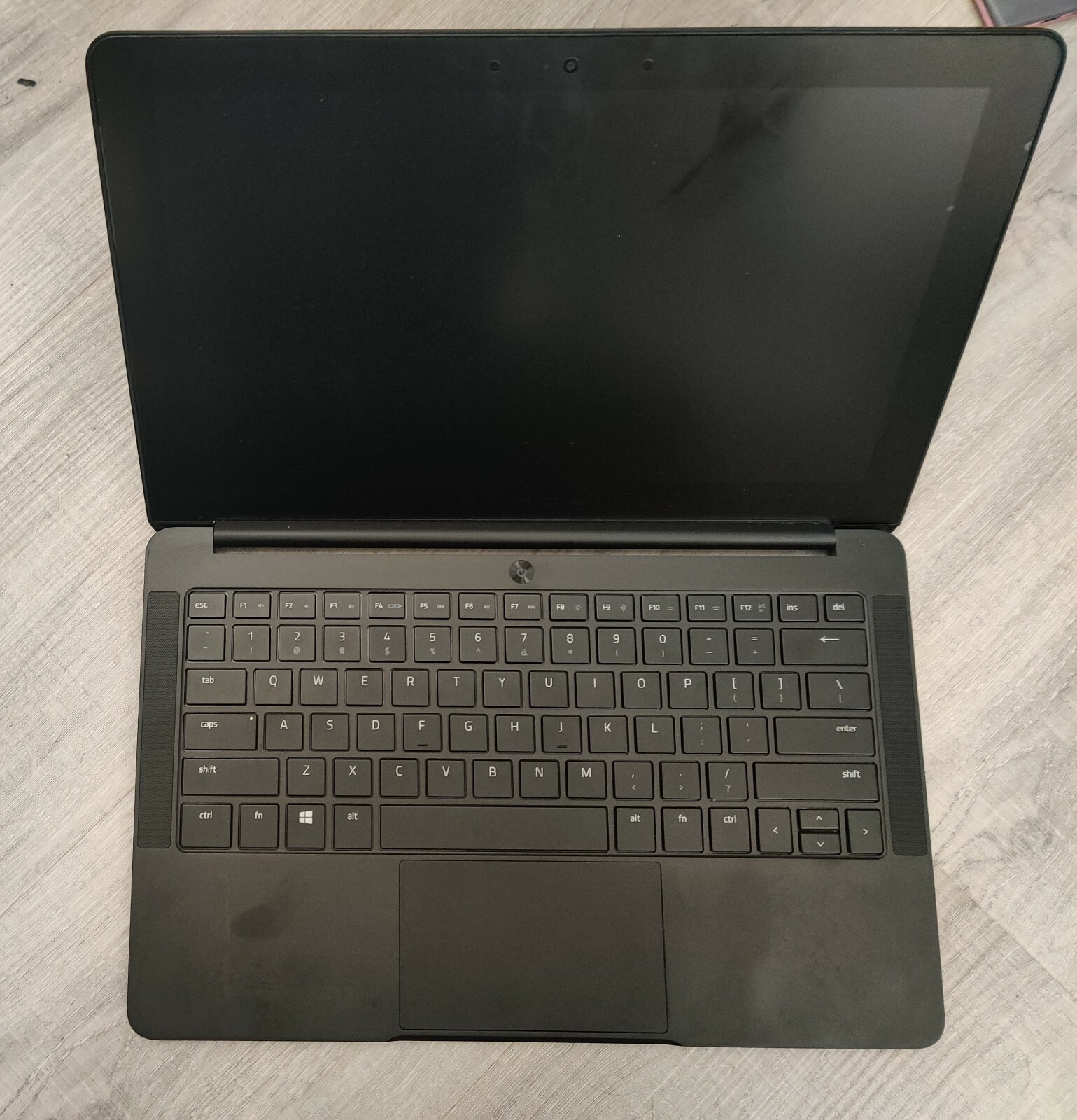 Razer Blade Stealth 13″ Core i7-6500U @ 2.5 GHz, 256 GB SSD memory, 8 GB ram