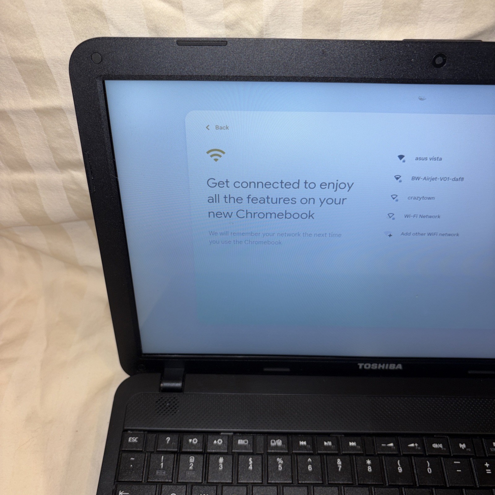 tosiba satellite c855-s5233 15.6″ Notebook – Celeron 1.70 Ghz, 16 GB, 240 GB