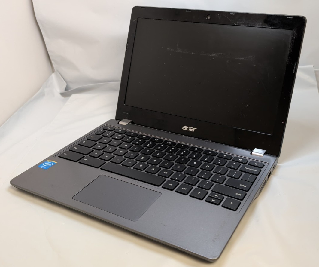 Acer C740 11 Inch Chromebook Intel Celeron 3205U 4GB RAM 16GB SSD NO CHARGER