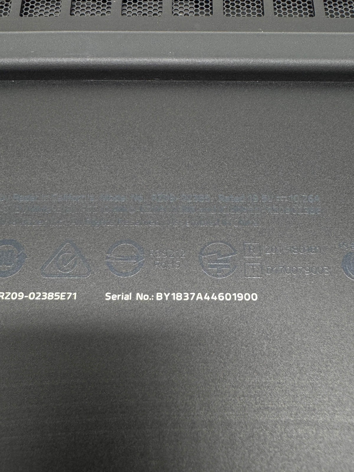 Razer Blade 15 RZ09-02385 15.6″ Core i7-8750H 8GB RAM 1TB SSD GTX 1060 Max Q