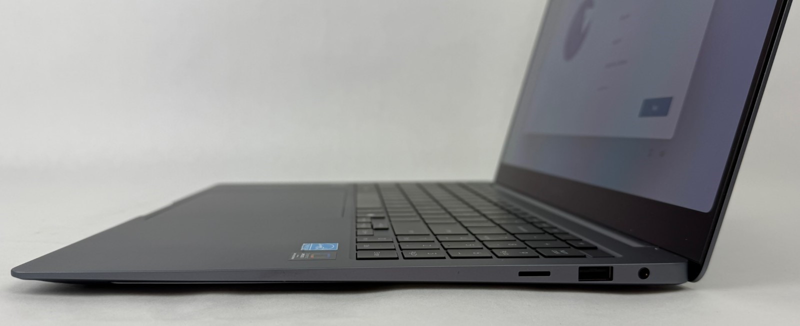 Samsung NP960XGK 16″ 2880×1800 Touch Ultra 7-155H 32GB 1TB SSD W11H Laptop