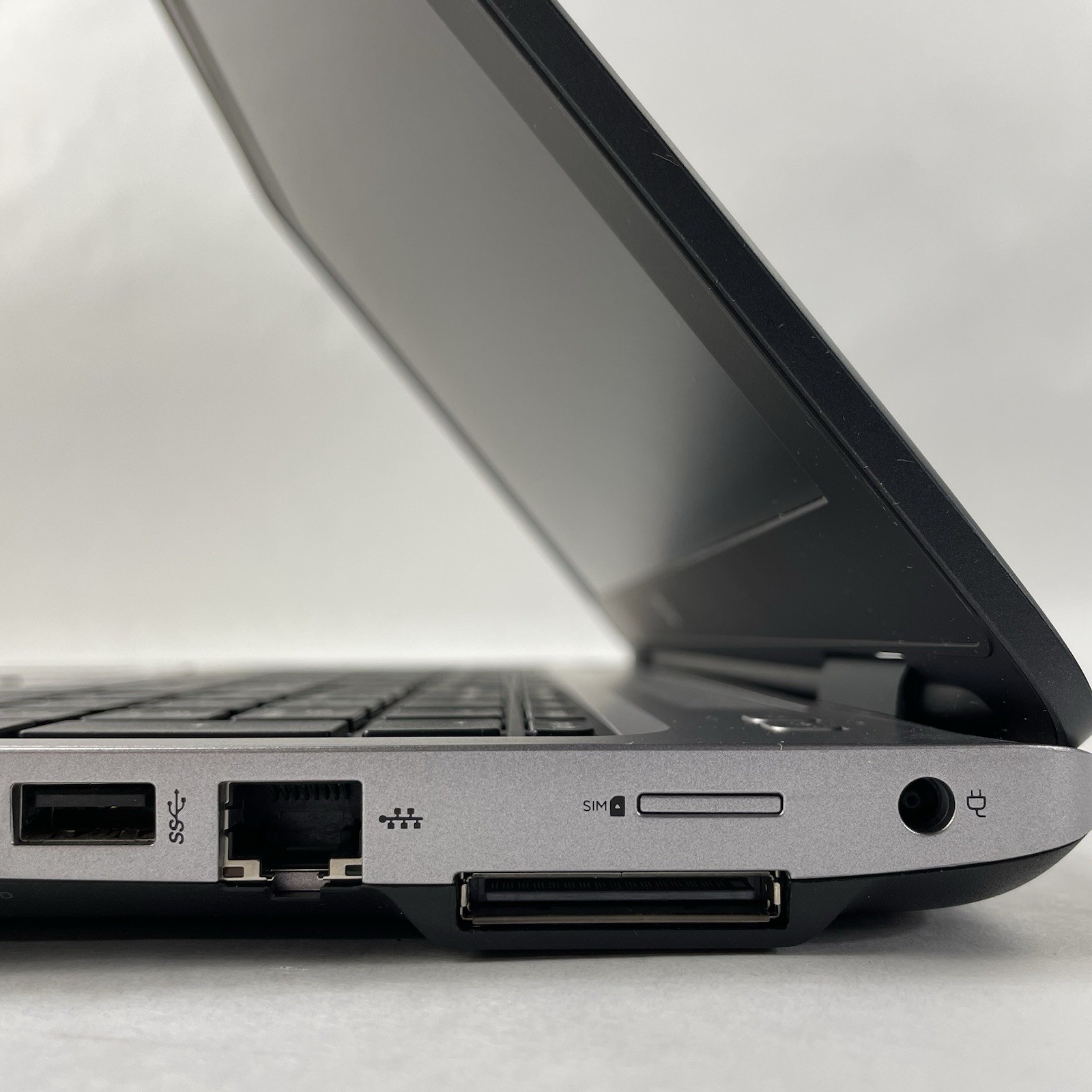 HP ProBook 650 G2 15.6″ i5-6200U 2.30 GHz 8 GB RAM No SSD/OS/AC/Battery