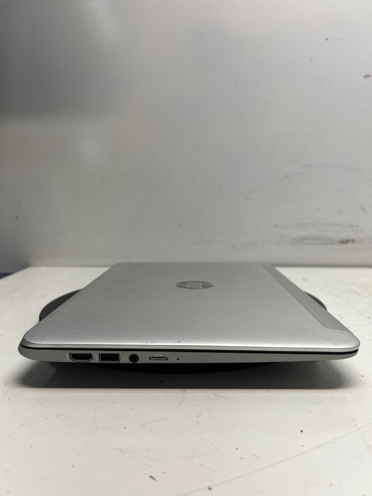 HP 14-z010nr AMD A4 Mirco-6400T + AMD Radeon 3 1000MHz 2GB Ram 32GB eMMC No OS