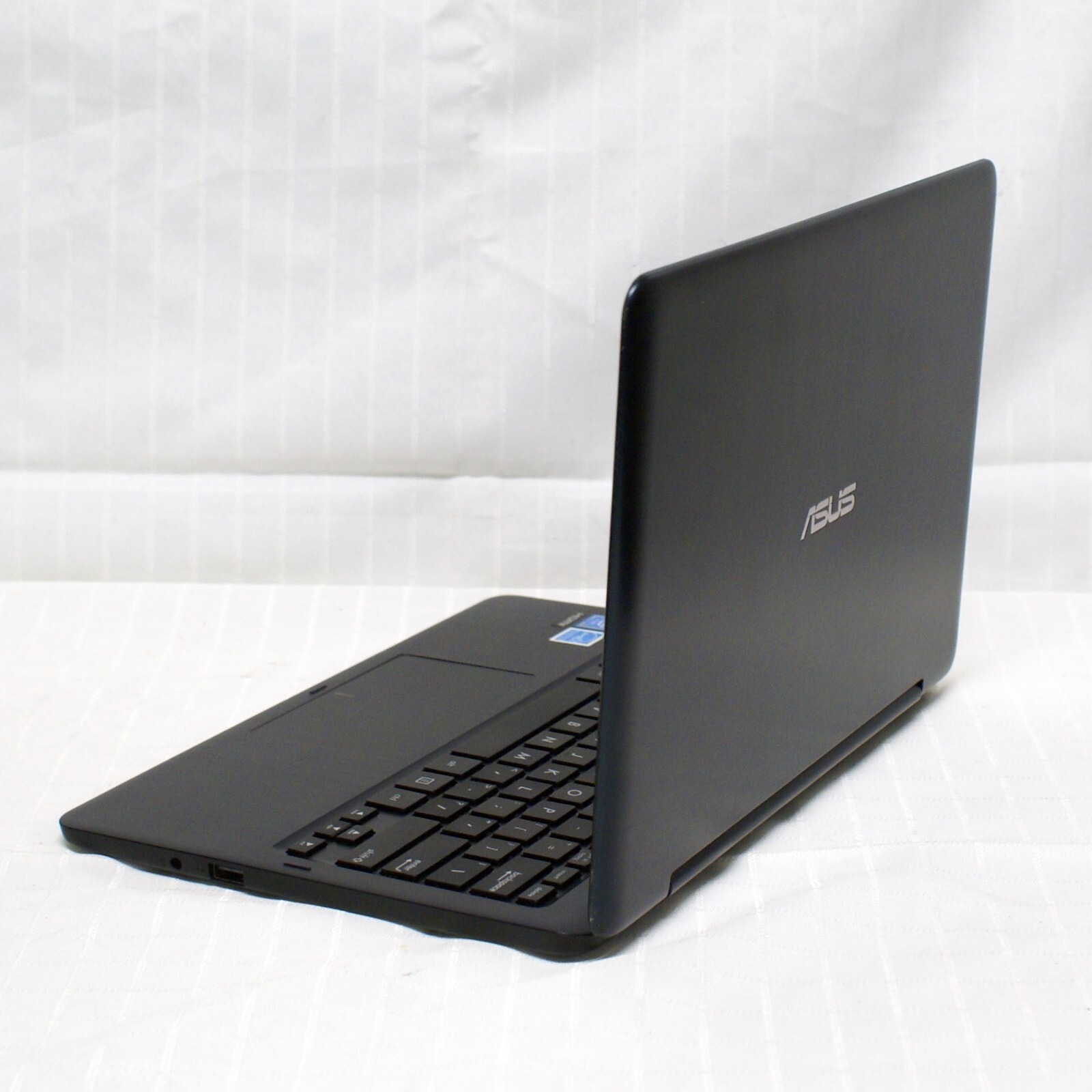 ASUS TP200SA Celeron N3050 1.6 GHz 4GB 64gb EMMC Touch Screen Windows 10 Home