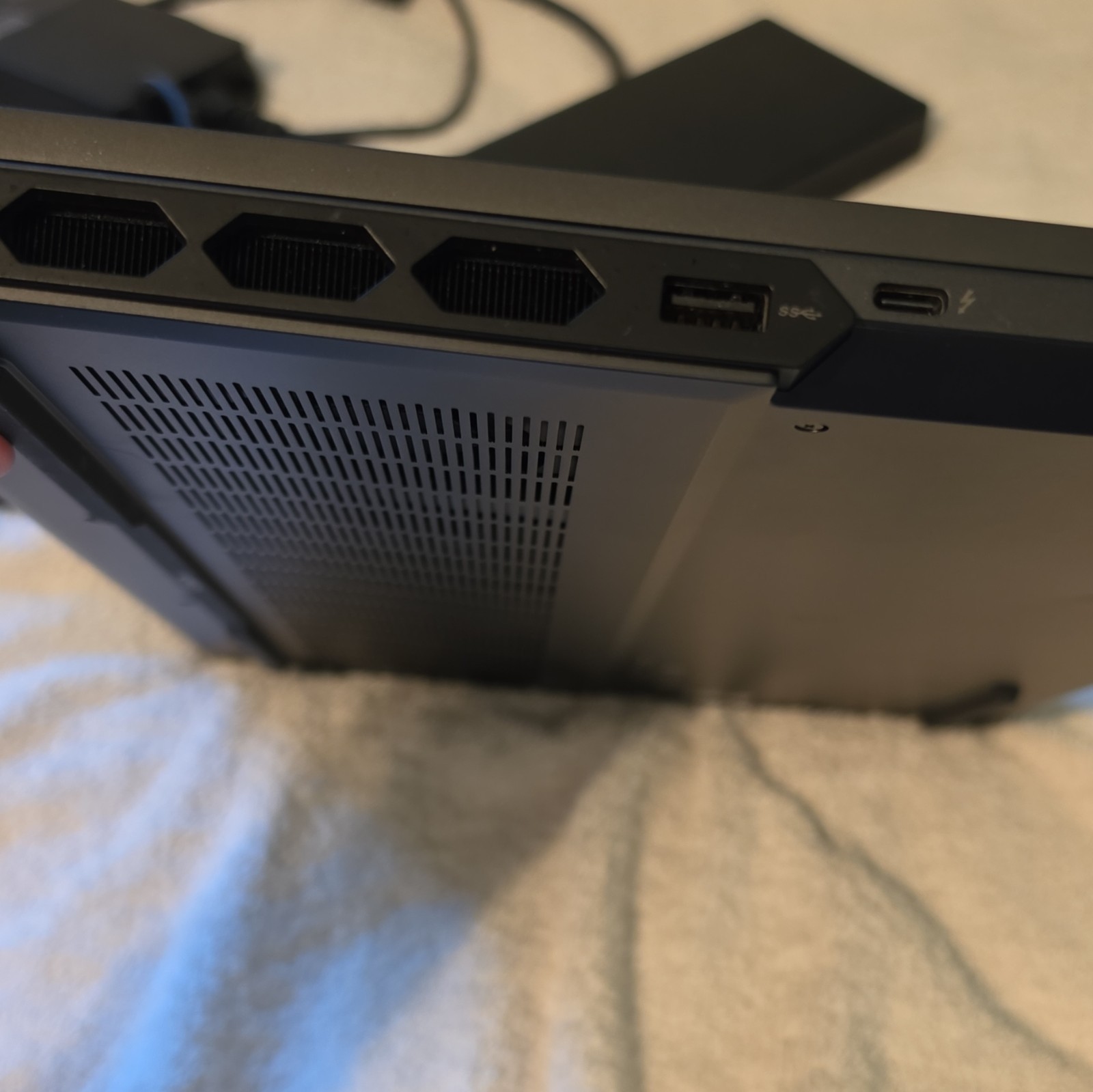 Lenovo Legion Pro 7i 3TB 16″ 240hz 13900HX RTX 4080 32GB RAM (2 PSUs)