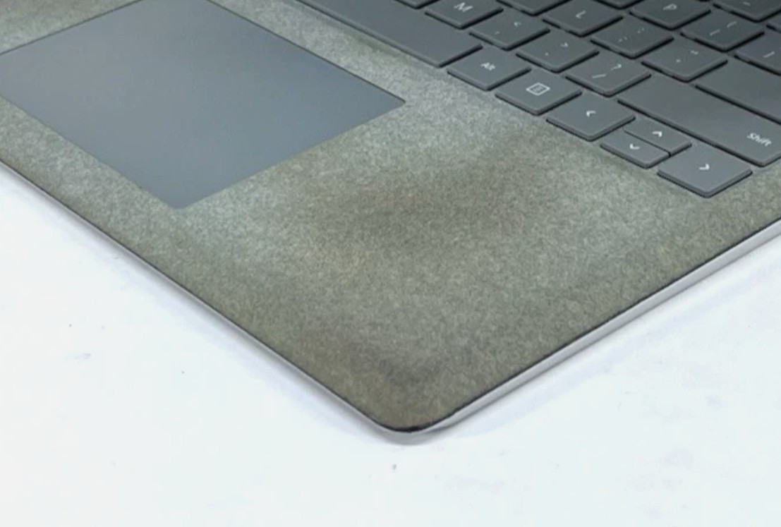 Microsoft Surface Laptop 2 13″ i7-8650U @ 1.90GHz 8GB 256GB *Grade C*