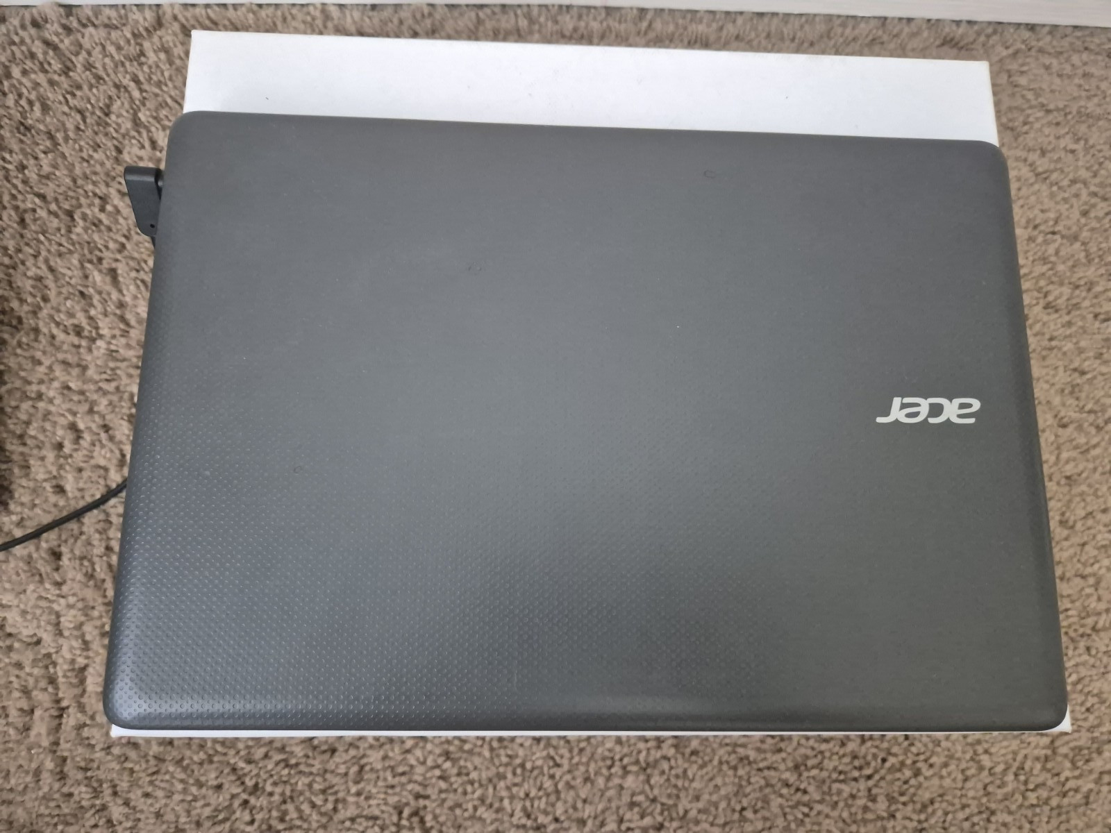 Laptop Acer Aspire One Cloudbook 11 Intel N3050 2GB 32GB AC adapter included