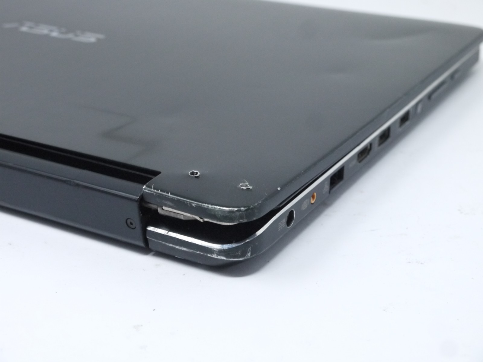 Asus Q552U 15.6” Gaming Laptop – i7-6500U / 12GB / GeForce 940M – For Repair