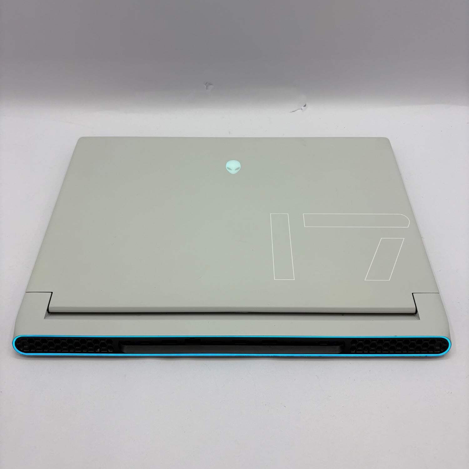 Alienware x17 R1 17.3″ i7-11800H 4.6GHz 32GB RAM 1TB + 500GB SSD RTX 3070