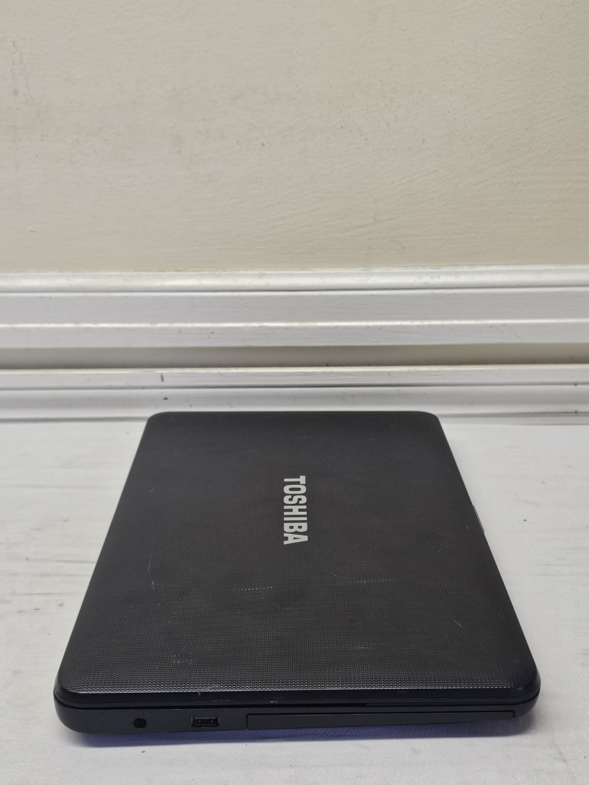 Toshiba Satellite C855D Laptop – AMD E-300 – 4GB RAM – 320GB HDD BAD BATT Win 10