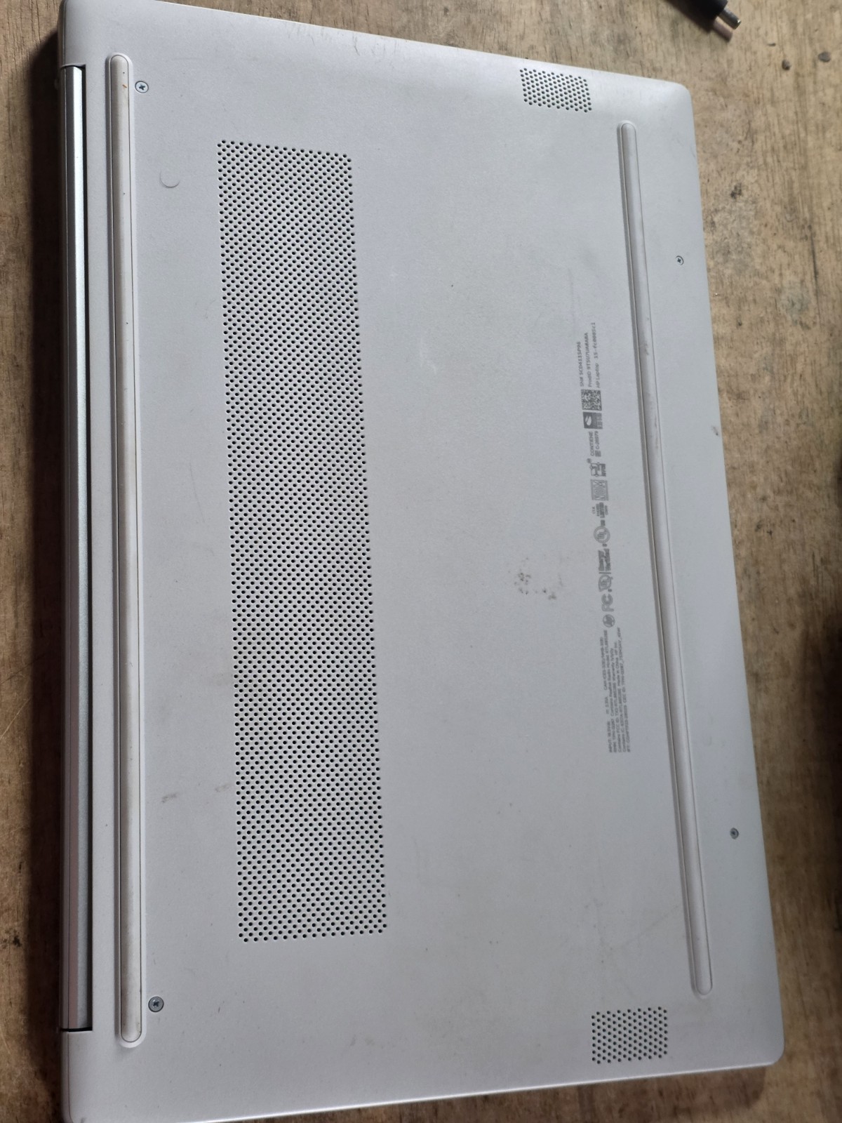 15-fc0085cl Hp Laptop Ryzen 5 7520u 8gb 512gb B Works