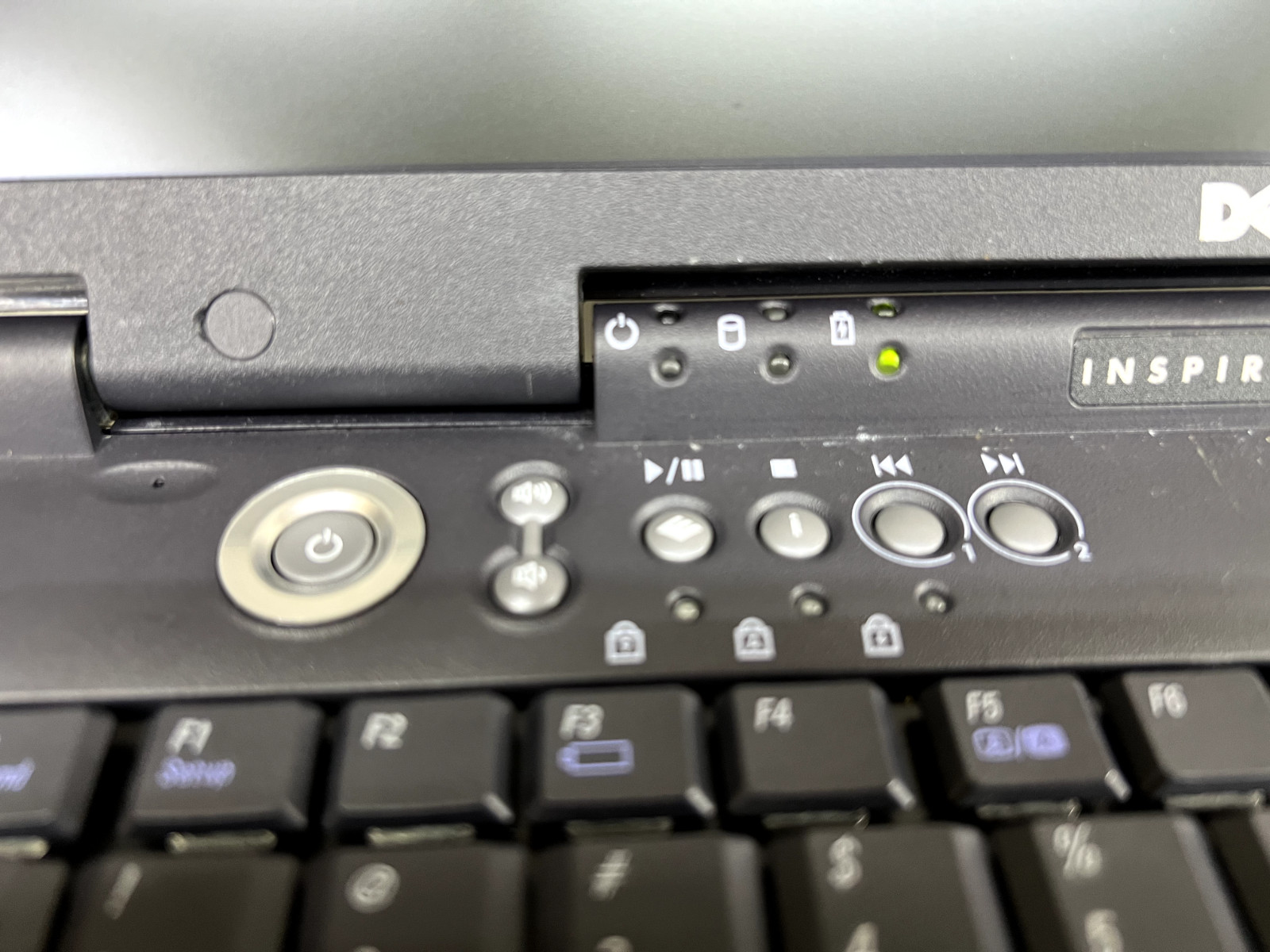 Dell Inspiron 8100 PP01X – 40GB HDD – Powers On No Display Shuts Off For Parts