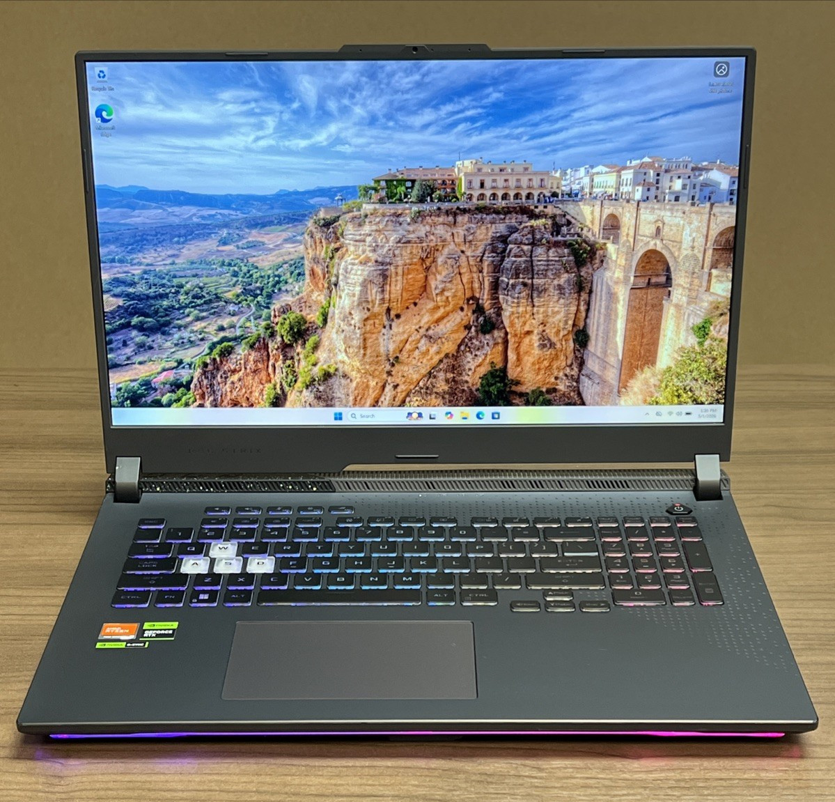 ASUS G713PV-WS94 ROG Strix G17 Ryzen 9 7845HX 512GB 16GB NVIDIA RTX 4060 (8GB)