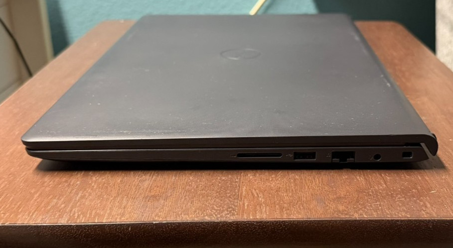 Dell Vostro 15 3520 Laptop i5-1334U 32GB RAM 1TB NVMe Windows 11 Pro w/Charger