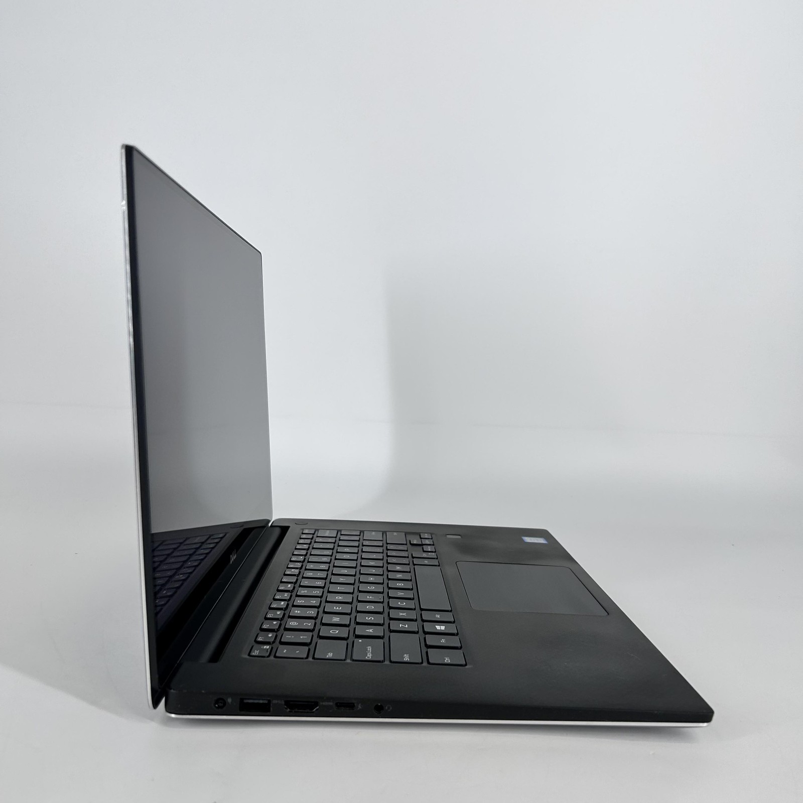 Dell XPS 15 9560 Silver 4K TOUCH i7-7700HQ 2.80GHz 16GB 1TB SSD NVIDIA GTX 1050