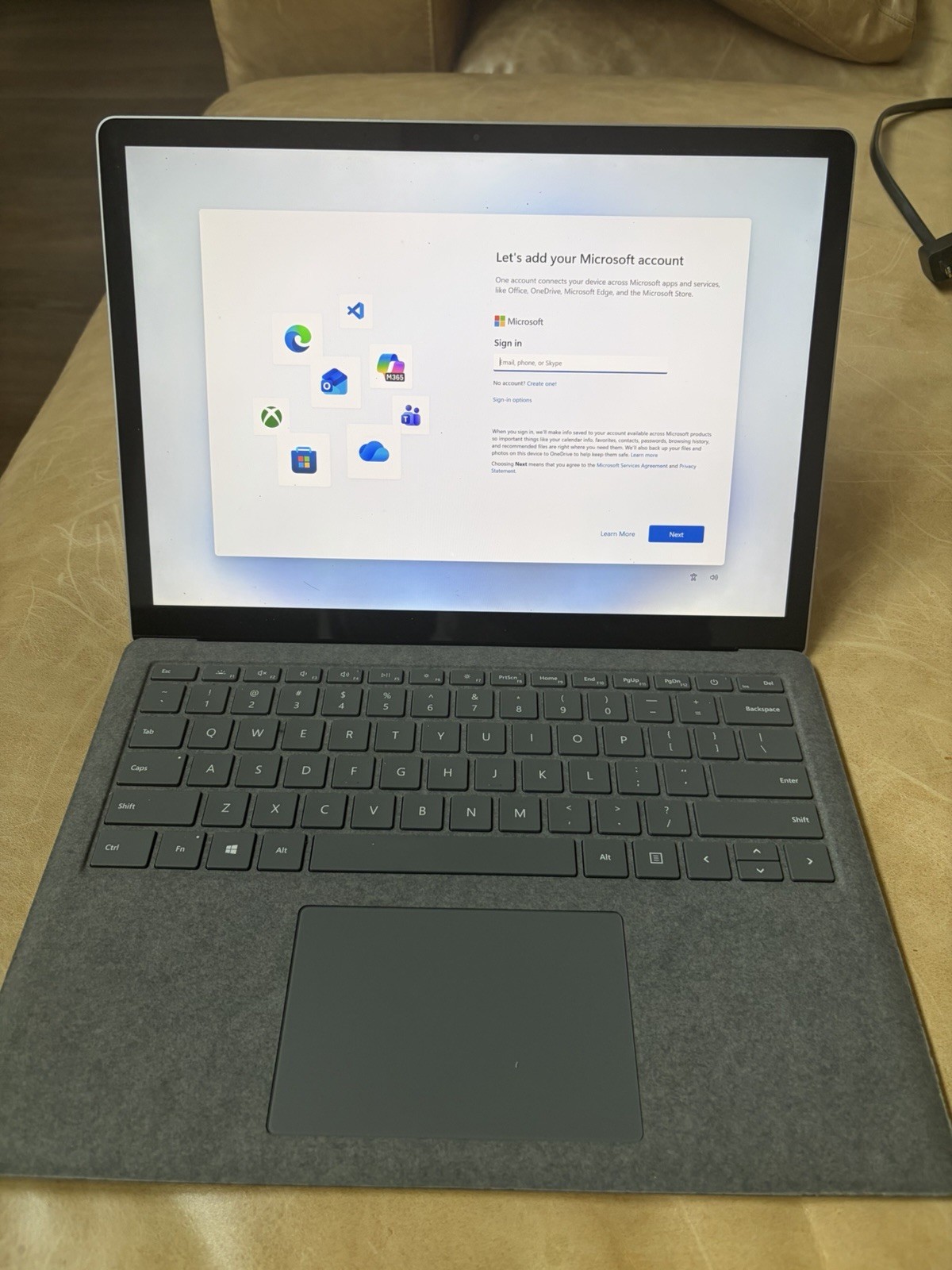 Microsoft Surface Laptop 3 1.20GHz i5-1035G7 8GB RAM 128GB SSD 13.5″ Win 11 C