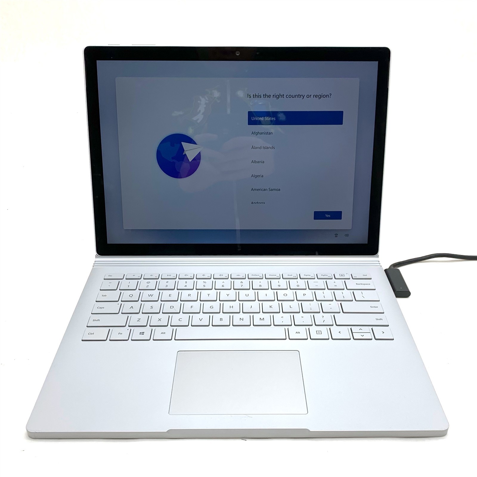 Microsoft Surface Book 2 13″ Touch UHD i7-8650U 1.9GHz 8GB 256GB Win 11 Bad Batt