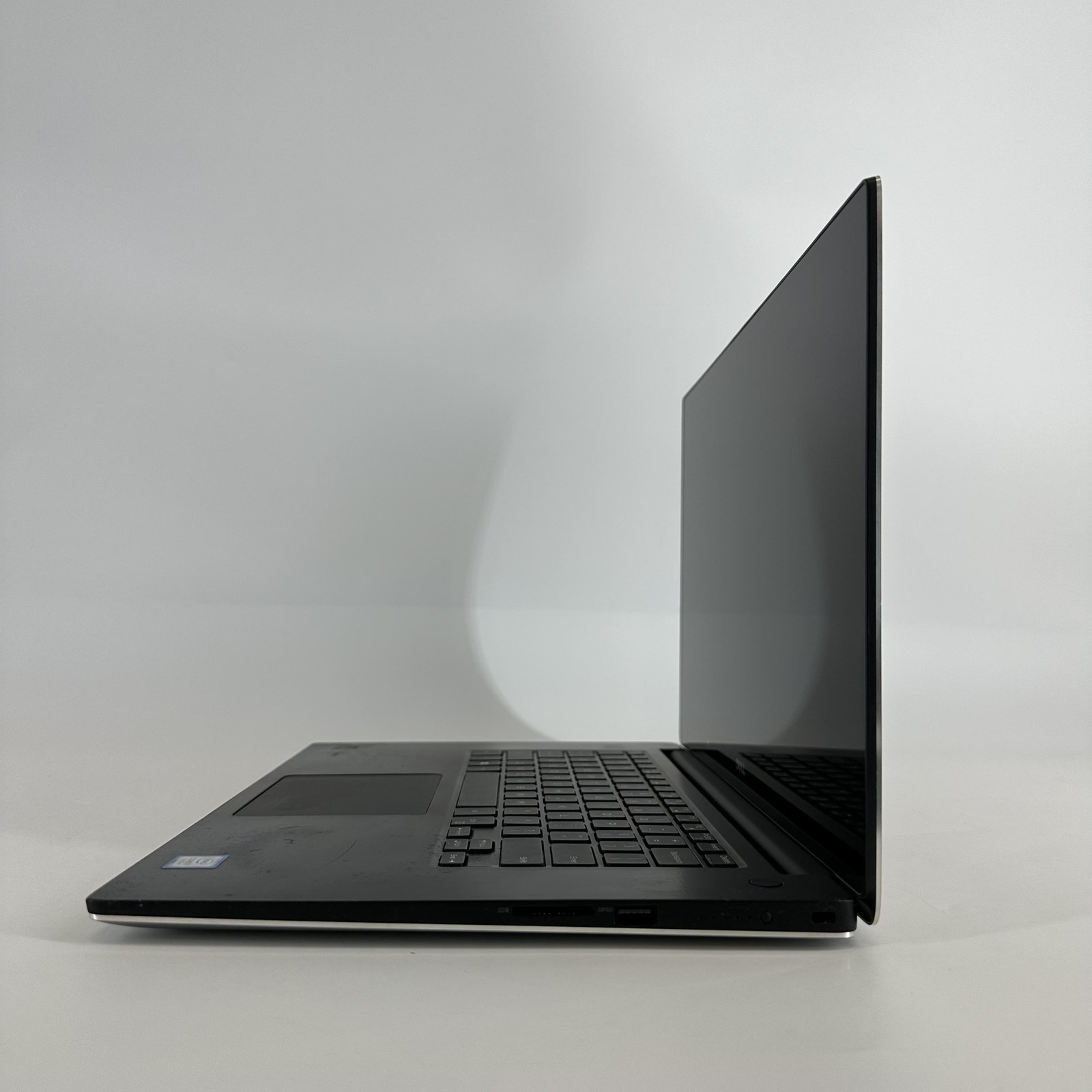 Dell XPS 15 9560 2017 4K TOUCH i7-7700HQ 2.80GHz 32GB 1TB SSD NVIDIA GTX 1050