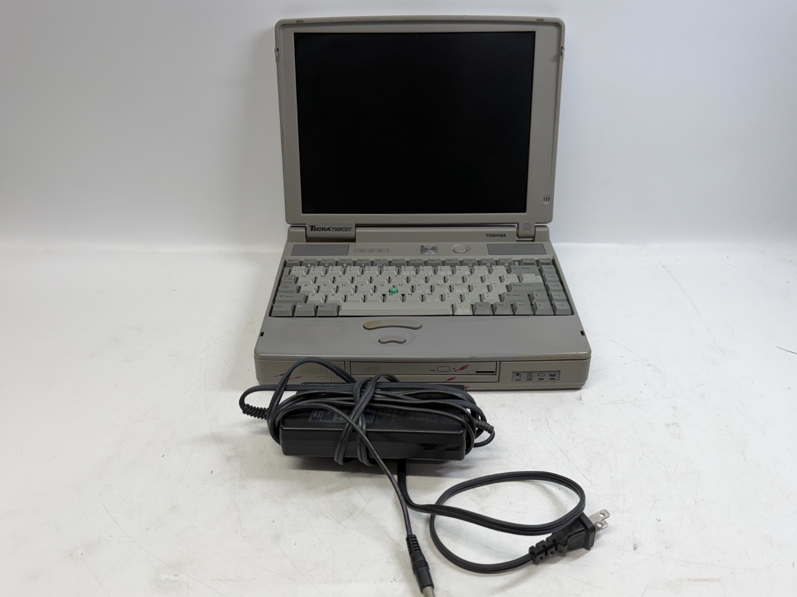 Toshiba Notebook Laptop Tecra 730 XCDT NO HDD w/AC PARTS