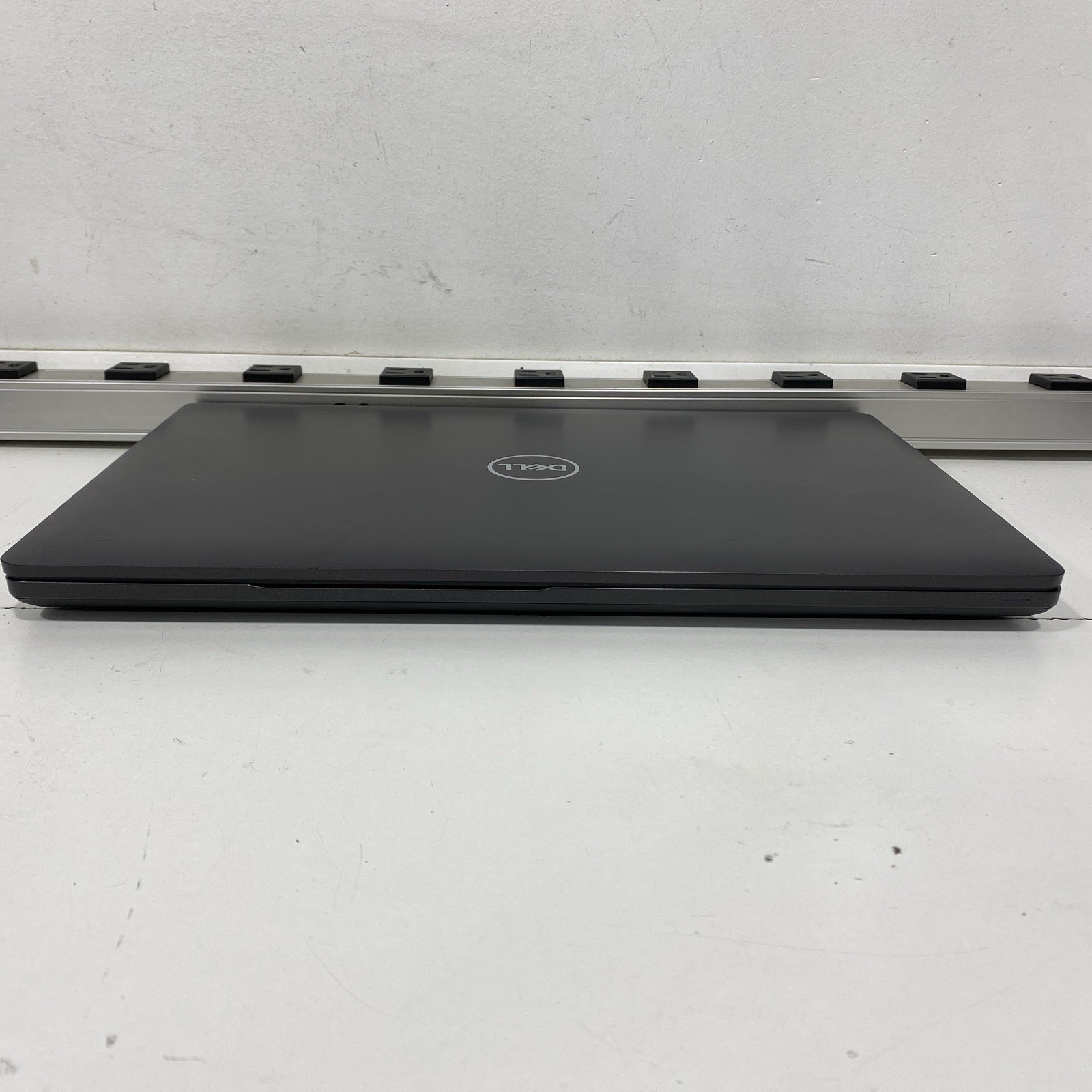 Dell Latitude 5501 – 15″ FHD – i7-9850H – 16GB – 256GB SSD – Win 11 Pro – READ