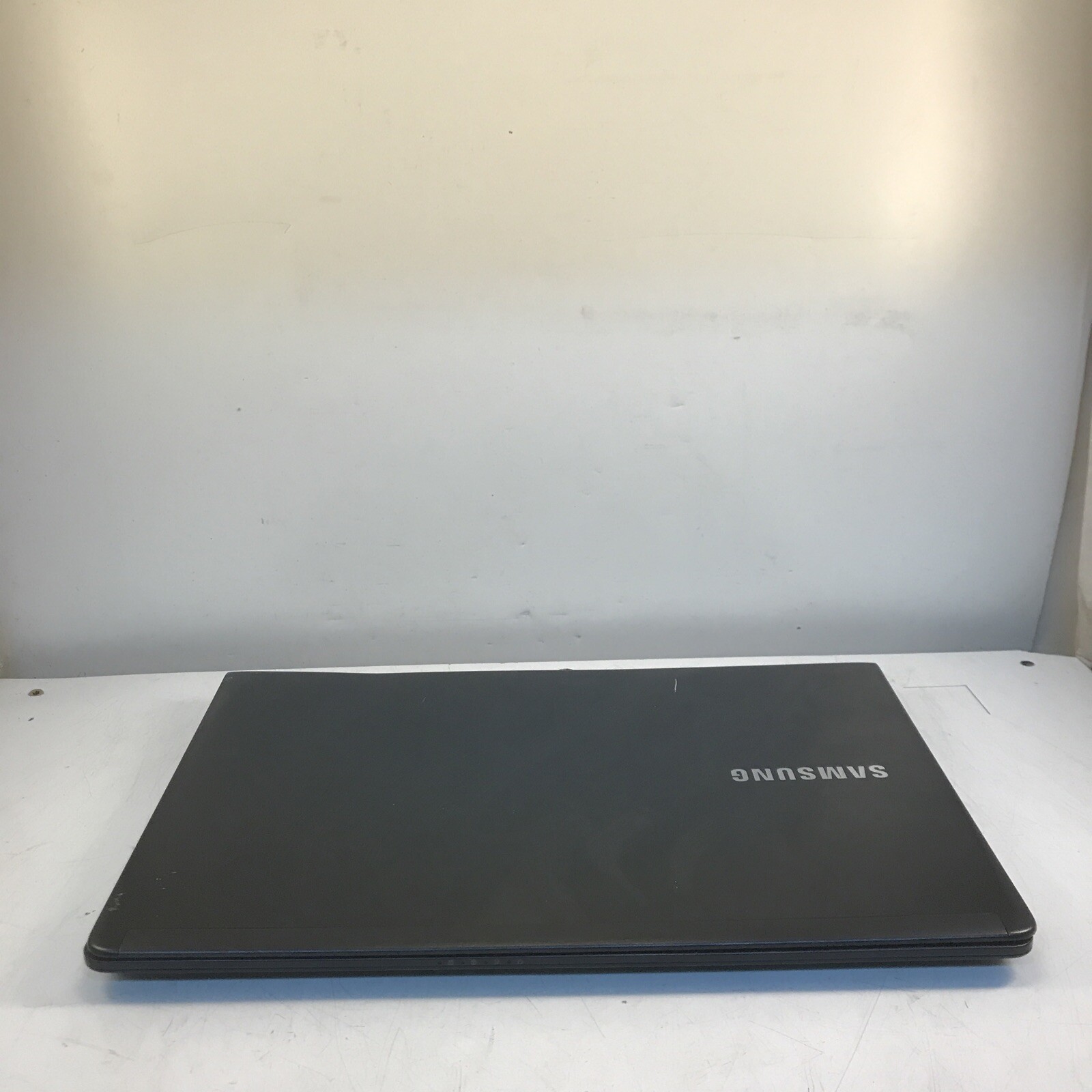 Samsung NP470R5E 15.6″ unknown cpu 4GB No HDD No power missing screen for parts