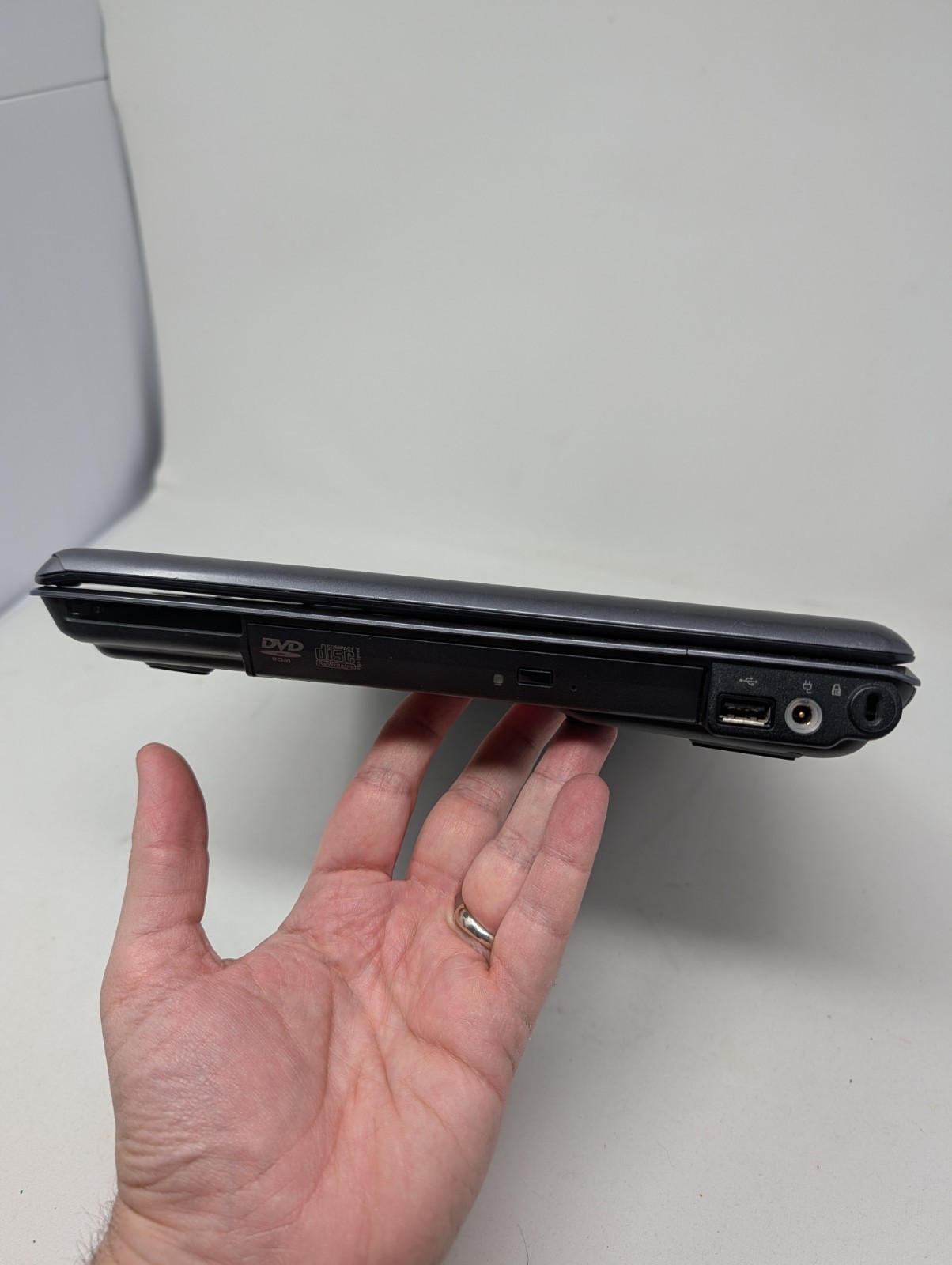 Compaq Presario V6000 AMD Sempron NVidia Grapjics NO HDD Untested Parts Repair