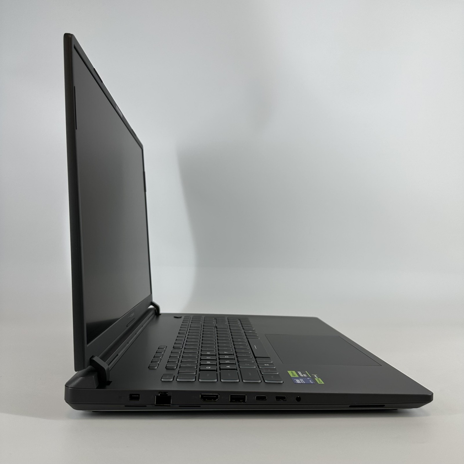 Asus ROG Strix G18 G815 240Hz QHD+ 2.7 GHz Ultra 9 275HX 64GB 2TB SSD RTX 5070