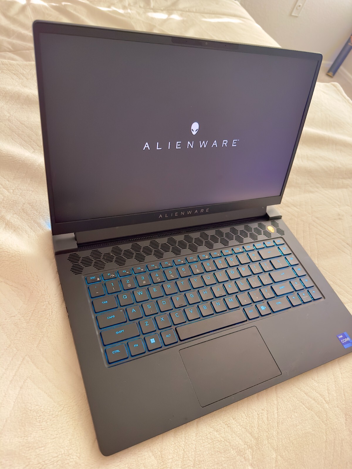 Alienware m15 R7 Gaming Laptop – 15.6-inch 240Hz 2ms QHD, Intel Core i9-12900H