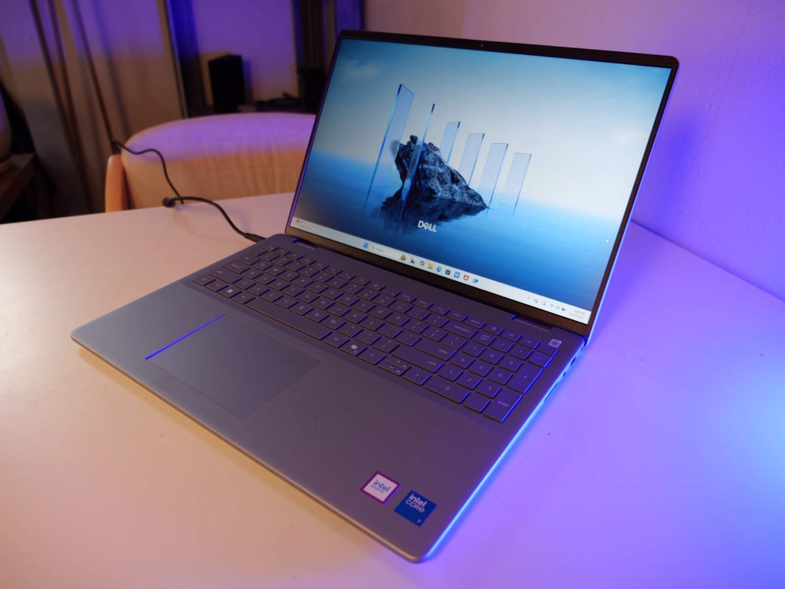 Dell 16 (DC16251) — 16″ FHD+ Touchscreen — Intel Core 7 150U / 16GB / 1TB SSD
