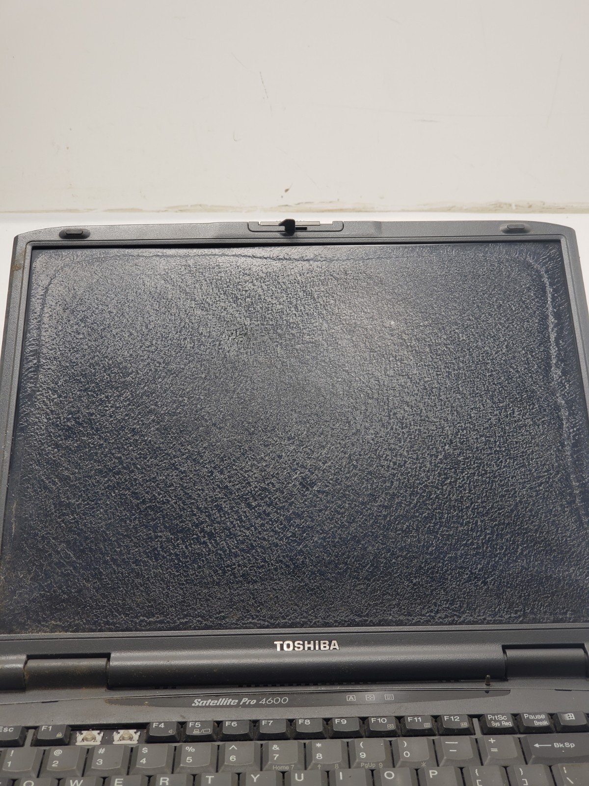 Vintage Toshiba Satellite Pro 4600 w/ PA2731U Port Replicator Untested