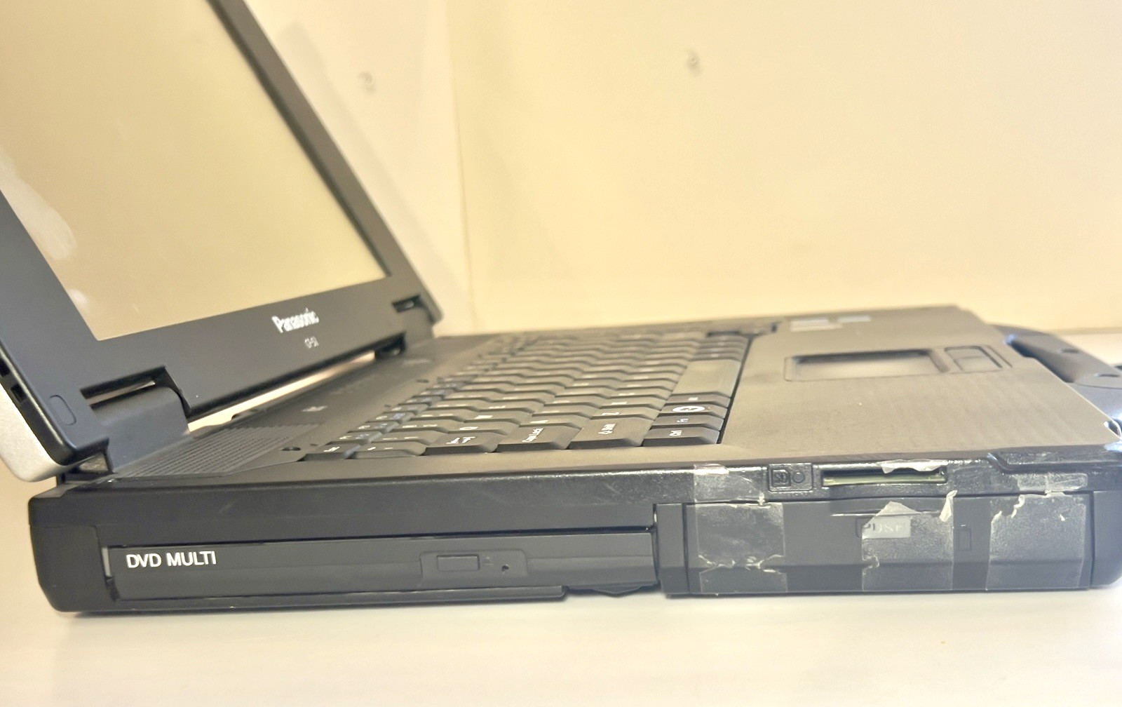 Panasonic Toughbook CF-52 Core 2 Duo P8400 2.26GHz 4GB 128GB SSD LTE WINDOWS 7P