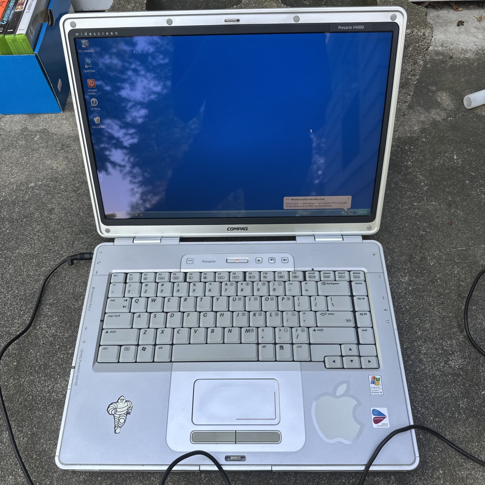 Compaq Presario V4000 Windows XP Laptop w/charger & battery