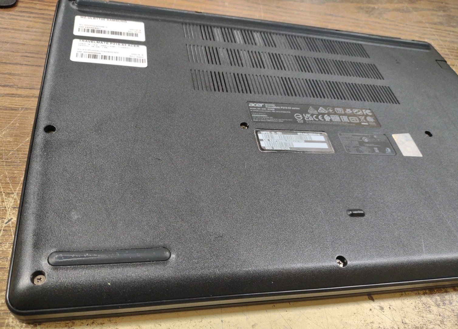 Acer TravelMate P215-53 N19Q8 W/ I7-1165G7, 16GB, 1TB.