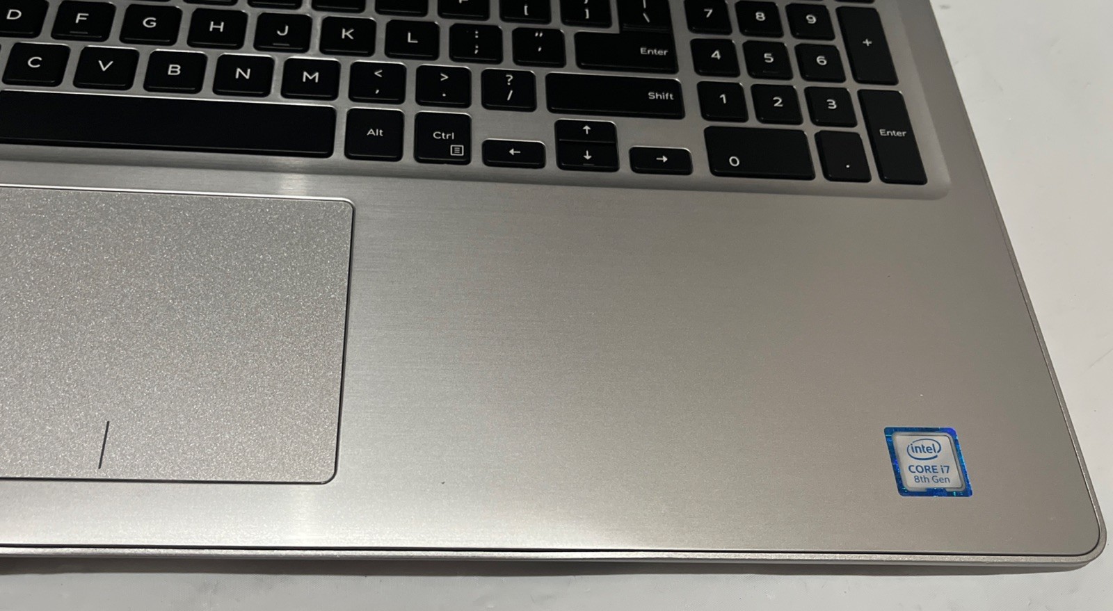 Dell Inspiron 5570 15.6″ i7-8550U@1.80GHz, 8GB RAM, 256GB M2, Win 11 Home *READ*