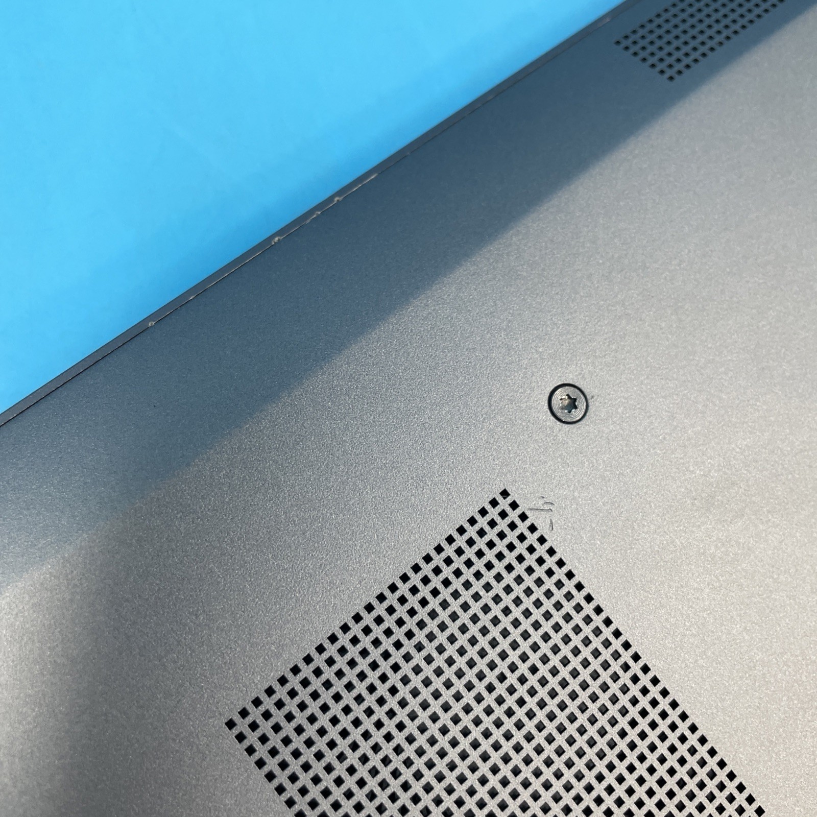 HP ZBook Studio G5 | i7-8850H | 32GB RAM | 512GB SSD | P1000 | NO OS | 65% BATT