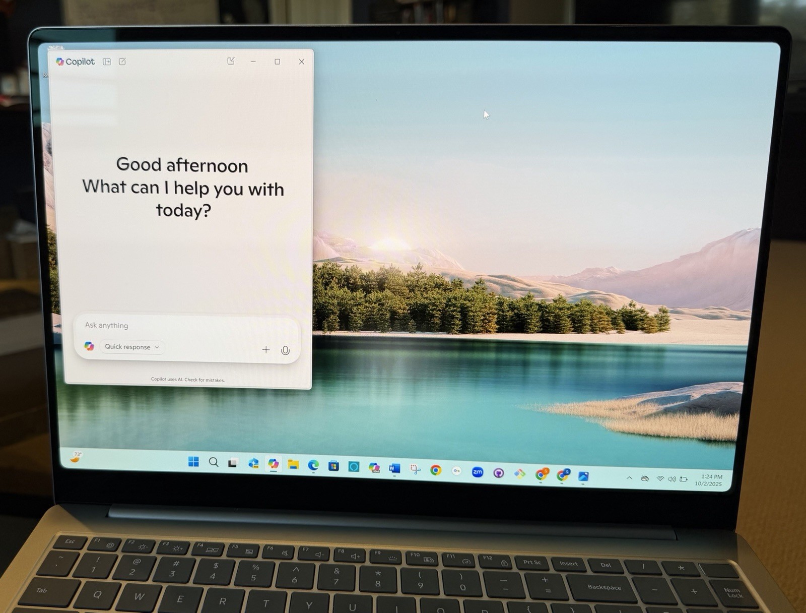 Samsung Galaxy Book4 Edge 16” Screen Copilot+ PC w/ 16 GB RAM + 512 GB SSD