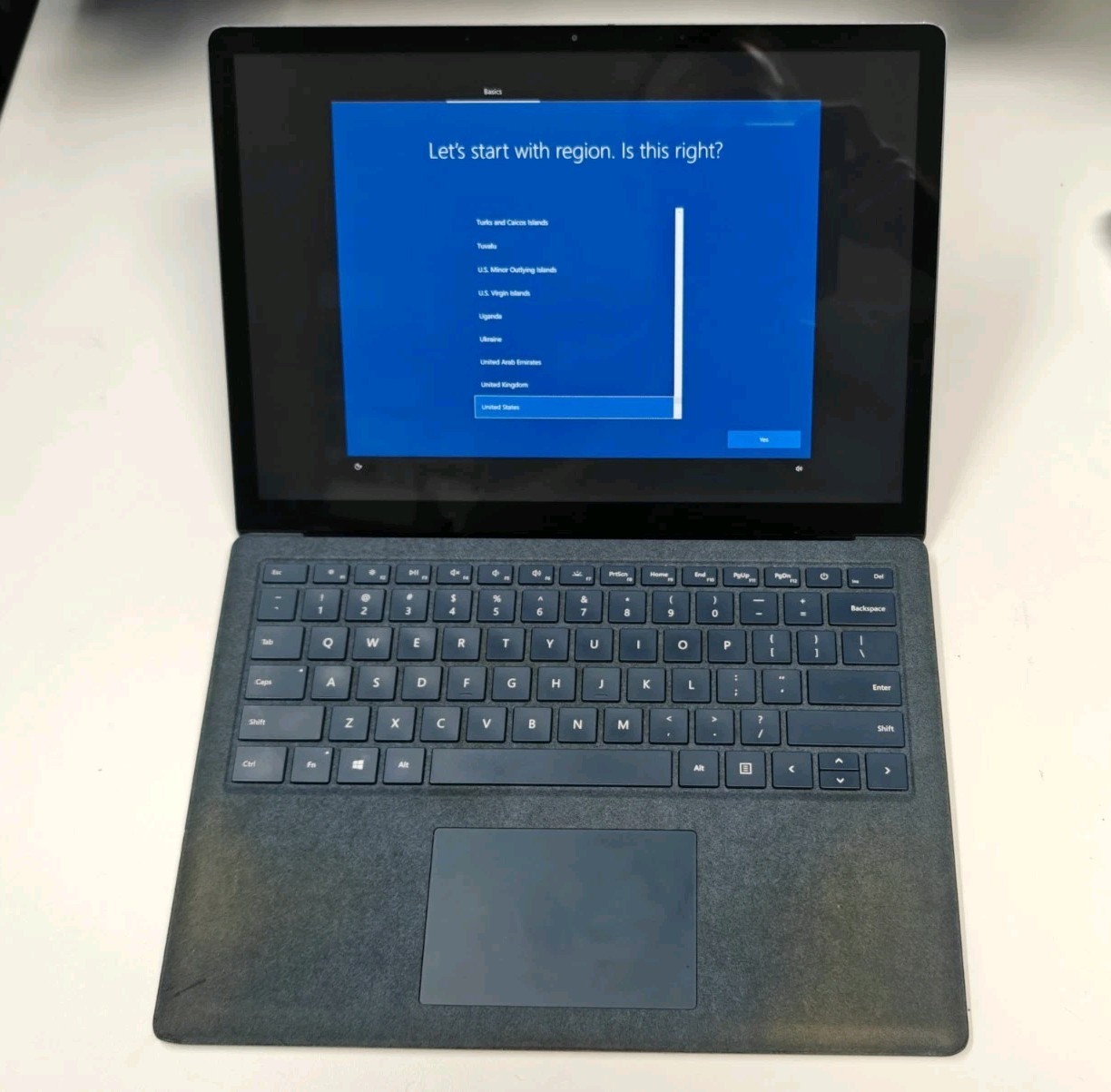 Defective Microsoft Surface Laptop 1769 i5 256GB SSD W10 Pro