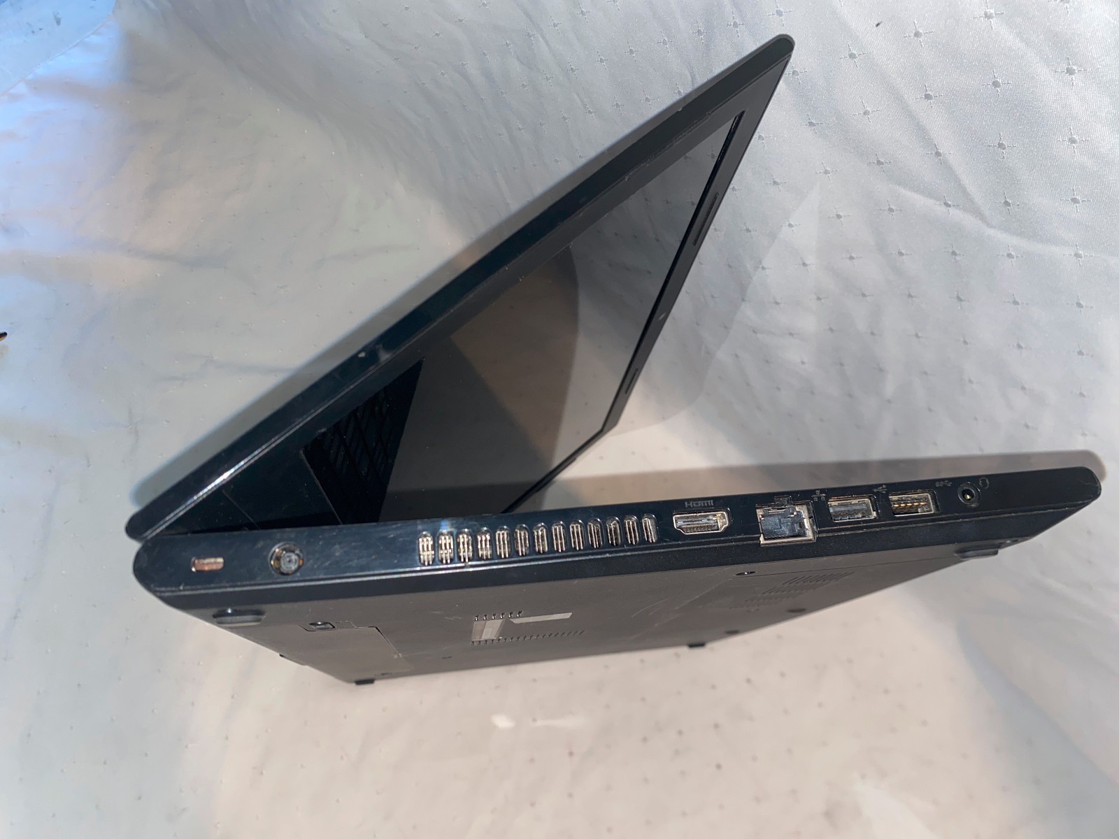 Dell Inspiron 3541 Laptop AMD A6-6310, 8GB RAM, No HDD, for parts or repair